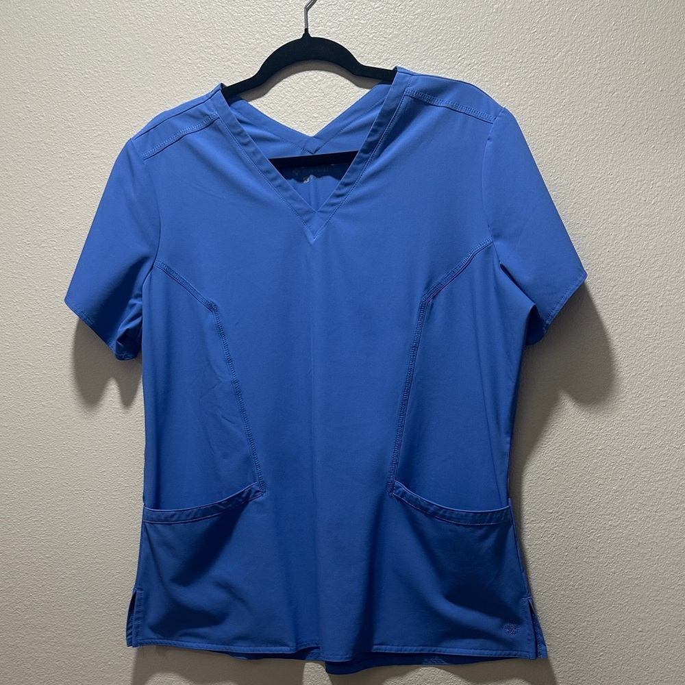 Medcouture Women's ciel blue scrub top L